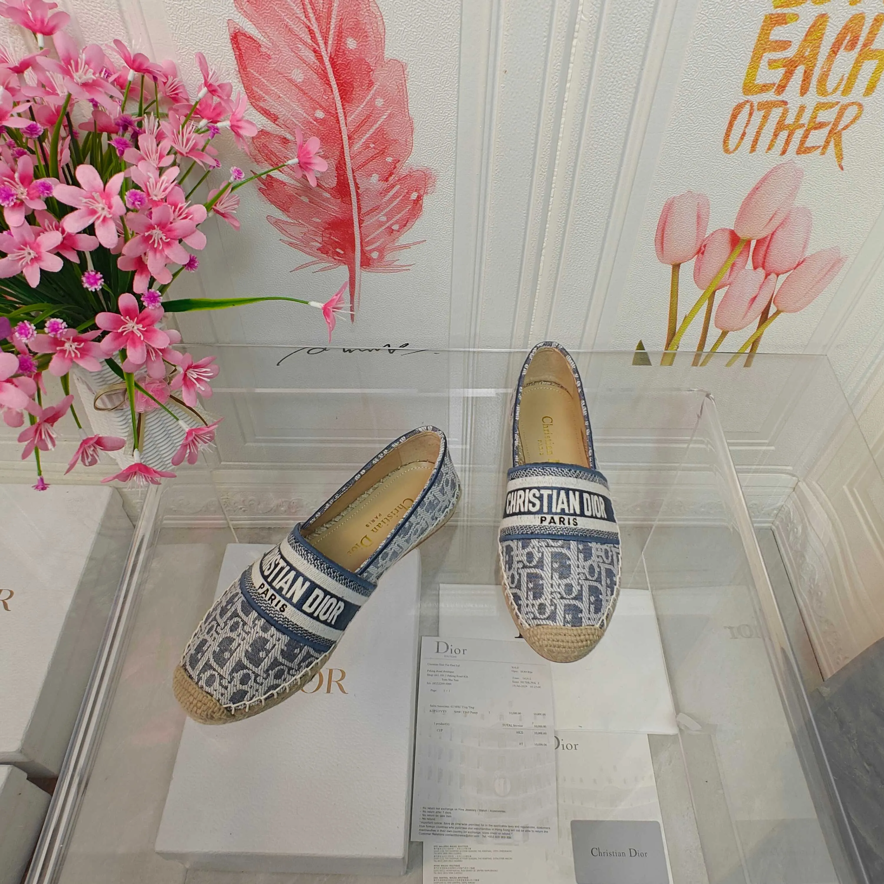 👟👟Ex-factory price 440👟👟 Top quality Dior Granville espadrille embroidery Upper: embroidered with "CHRISTIANDIOR" Craftsmanship: Purely hand-sewn hemp rope outsole Lining: Imported soft and breathable sheep lining with padded feet Code number: 35-40 (customized at 34.41.42) Outsole: Exclusive molded rubber outsole decorated with lucky star symbol